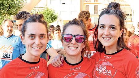 Eva Baztán, Marta Baztán y Leyre García, en la salida de 5 km