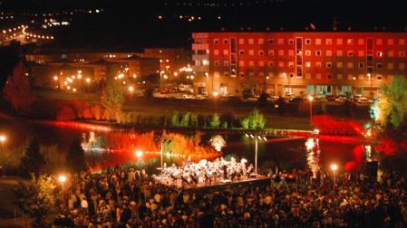 Fiesta nocturna para celebrar la incorporación de Mendillorri a Pamplona.
