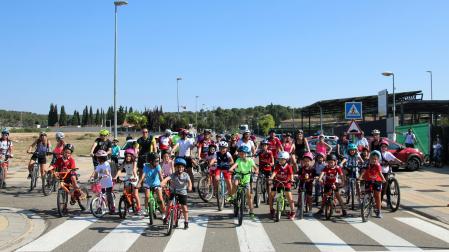 Imagen de los participantes en el ciclo-paseo de Milagro