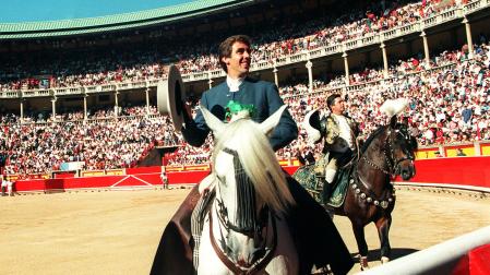 Hermoso de Mendoza, en la corrida de rejones de 1998