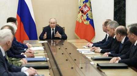 El presidente ruso Vladimir Putin se reúne con los jefes de los servicios de seguridad rusos en Moscú