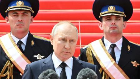 El presidente ruso, Vladimir Putin, se dirige a los miembros de las unidades militares rusas, la Guardia Nacional y los servicios de seguridad para rendir homenaje a las fuerzas armadas, que mantuvieron el orden durante el reciente motín del grupo Wagner