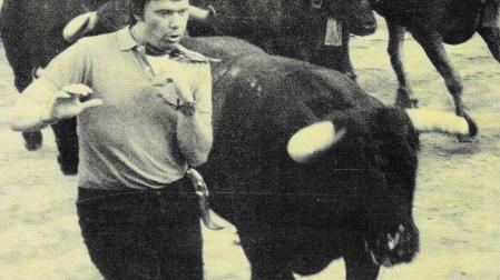 Joe Distler, experimentado corredor, durante un encierro de los años 70