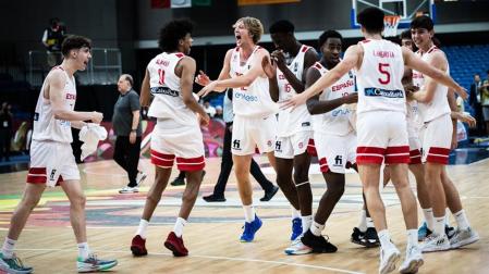 La selección española de baloncesto celebra la victoria en la final del Mundial sub-19.
FEB
02/07/2023