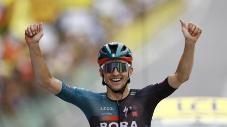 Hindley entra vencedor en la meta de Laruns