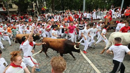 Primer encierro de San Fermín en el tramo de Telefónica
