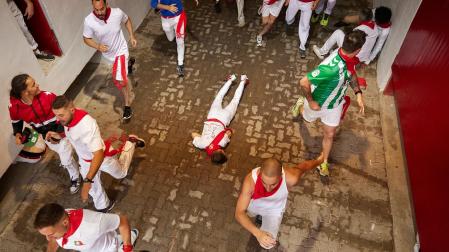 Primer encierro de San Fermín en el tramo del callejón de la Plaza de Toros