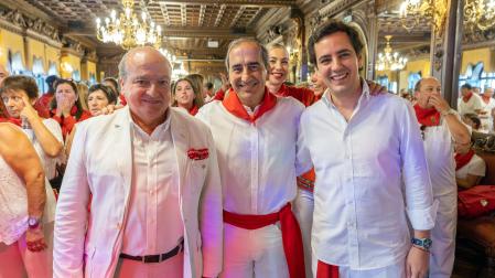 El abogado sevillano de Ontier Internacional, Luis Miguel Martín Rubio, Alfonso Sánchez Tabernero (exrector UN) y Curro Rodríguez (consejero delegado de Canal Sur)
