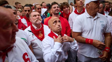Javier Muñoz ´El Boti´, con su mirada fija en el santo.