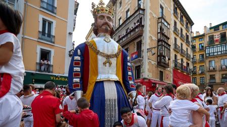Foto de la comparsa de gigantes y cabezudos de San Fermín este viernes 7 de julio de 2023./