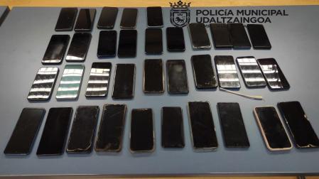 Parte de los móviles recuperados por la Policía Municipal de Pamplona