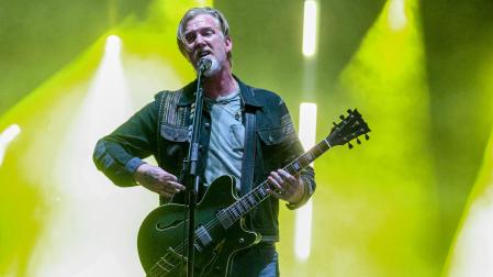 La banda Queens of the Stone Age, durante su actuación en la segunda jornada del Mad Cool
