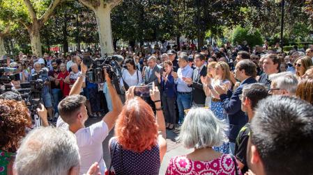 Minuto de silencio y concentración en repulsa del asesinato en Logroño
