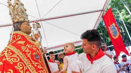 Fotos de la ofrenda foral a San Fermín.