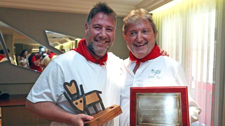 Carlos Latre (izda.), junto a Juan Mari Idoate