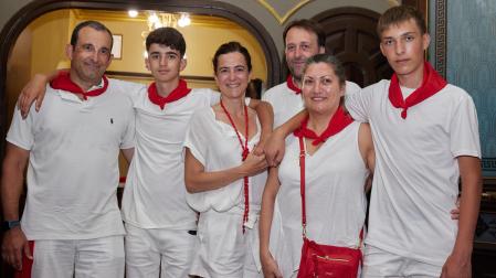Desde la izquierda: Gaizka Nicuesa, Mateo Nicuesa Ursúa, Ana Ursúa, Pachi Ciriza, Mila Sánchez y Marcos Ciriza Sánchez