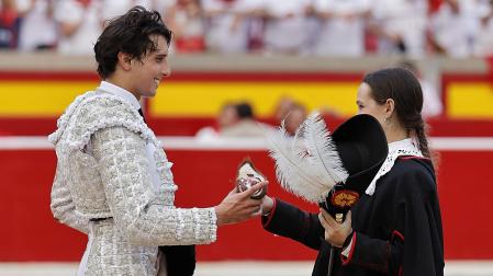Roca Rey y Ane Arriaza, en la corrida del día 11 en la plaza de toros de Pamplona