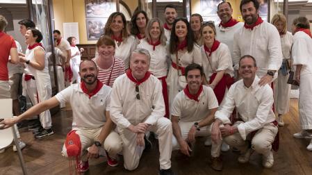 De izda a dcha, adelante: Alberto López. Jesús Ayala, Javier Yoldi y César Ciaurriz. Segunda fila:  Maribel Unzué, Susana Iriarte, Carmen Cañabate, Cristina Mancebo y Juanjo Cabrera. Atrás: Jeanette Bello, Adriana Ciganda, Aarón Vilchez, Andrea Moreno y José Mario Sánchez