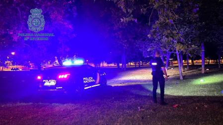 Agentes de la Policía Nacional en la vuelta del Castillo