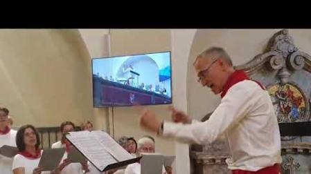Actuación de la capilla de música de la catedral de Pamplona, dirigida por Ricardo Zoco, con voces del Orfeón Pamplonés y músicos y de la Orquesta Sinfónica de Navarra en la misa de la Octava de San Fermín, este 14 de julio de 2023.