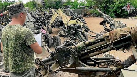 Algunas de las armas que el grupo Wagner entregó al ejército ruso, según el Ministerio de Defensa.