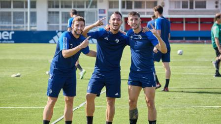 Moncayola, Unai García y David García celebran su victoria en el fútbol tenis