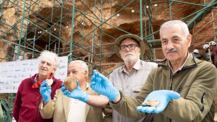 Santonja reconoce el éxito de la campaña en Atapuerca, donde se han descubierto indicios de poblaciones del Neolítico