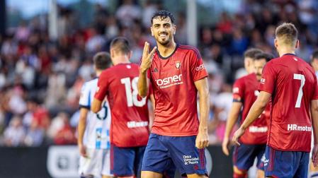 Catena hace un gesto tras anotar su tercer gol ante la Real Sociedad