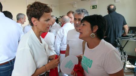 María Chivite junto a Laura Aznal en el cohete de Tudela