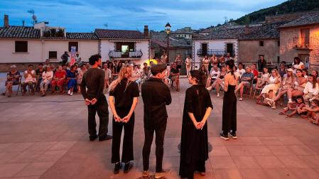 Representación teatral en una localidad navarra