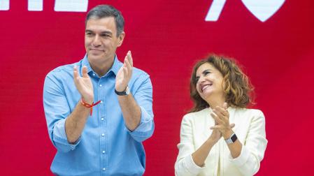 El presidente en funciones, Pedro Sánchez, con la ministra de  Hacienda, María Jesús Montero, en la reunión de la dirección socialista
