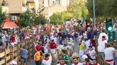 Imagen del primer encierro de las fiestas de Tudela 2023./