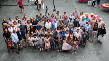 El Parlamneto de Navarra celebra un Acto Institucional de bienvenida y reconocimiento a las familias de acogida de los niños y niñas saharaui