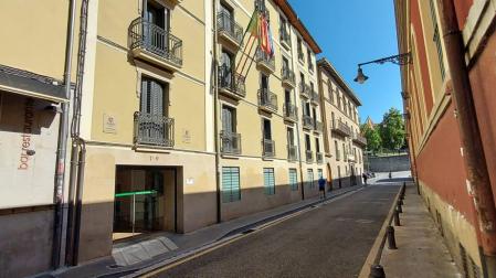 la oficina de Tesorería del Ayuntamiento de Pamplona este jueves, en la calle Mercado.