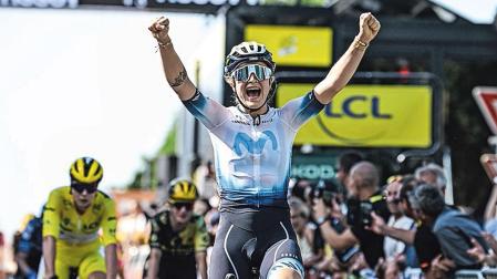 Norsgaard celebra su triunfo de etapa en el Tour de Francia femenino