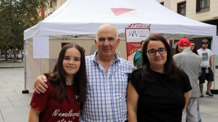 Iraia Azpeitia (nieta), Francisco Aizpurua (trasplantado) y Edurne Aizpurua (hija)