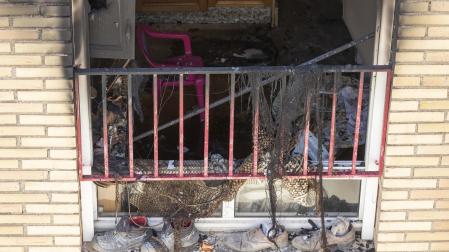 Las huellas del fuego son visibles en el edificio