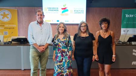 Desde la izda., íñigo Nagore, Leire Zalduendo, Carmen Puerta y Marian Ganuza en la presentación del concurso de pinchos