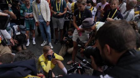 Demi Vollering llora después de conquistar el Tour de Francia 2023.
A.S.O.
30/07/2023
