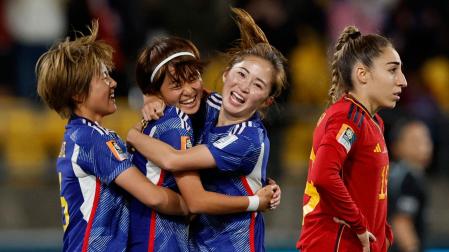 Las futbolistas japonesas celebran uno de los goles frente a España