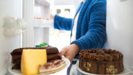 Los estudios identifican como principales causantes del incremento de la obesidad a las dietas hipercalóricas, generalmente muy baratas, y a la reducción de la actividad física