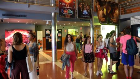 El vestíbulo de los cines Golem Baiona, este pasado miércoles a media tarde