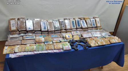 Desmantelada una organización criminal dedicada a la importación y distribución de drogas y a la introducción de armas de fuego para su posterior venta en el mercado negro