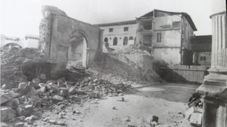 El derribo de la iglesia y el convento, ya muy avanzado en 1945