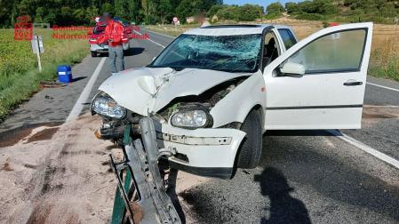 Imagen del estado en el que quedó el vehículo con el que la joven se salió de la vía en Igúzquiza