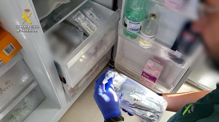 La detenida guardaba los medicamentos que empleaba en los tratamientos en el frigorífico de la cocina, sin las menores condiciones higiénico-sanitarias