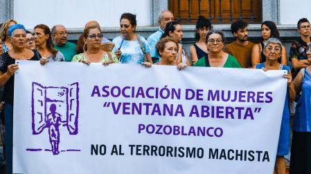 Concentración por la mujer de 31 años asesinada este martes en Pozoblanco (Córdoba)