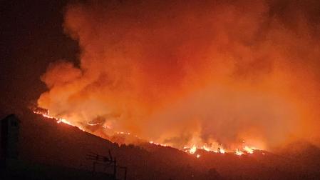 Incendio forestal declarado en los montes de Arafo