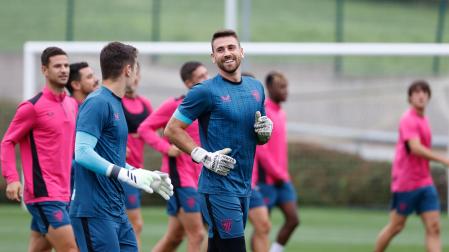 Unai Simón durante el último entrenamiento con el Athletic Club