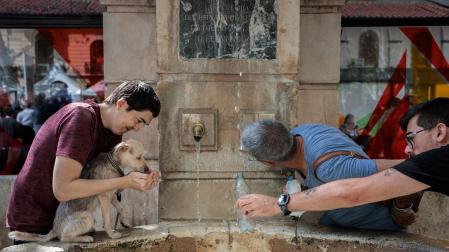Las fuentes de las calles, un punto estratégico contra el calor del verano
